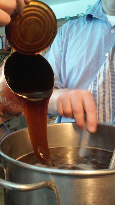 Now we pour in the absolutely scrumptious Liquid Malt Extract...Yummy!